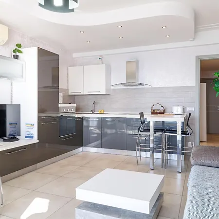 Myn3 - Beautiful Modern 2bdr Apartment, With Sea View